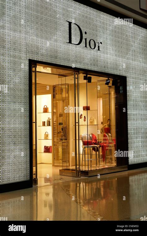 dior storefront